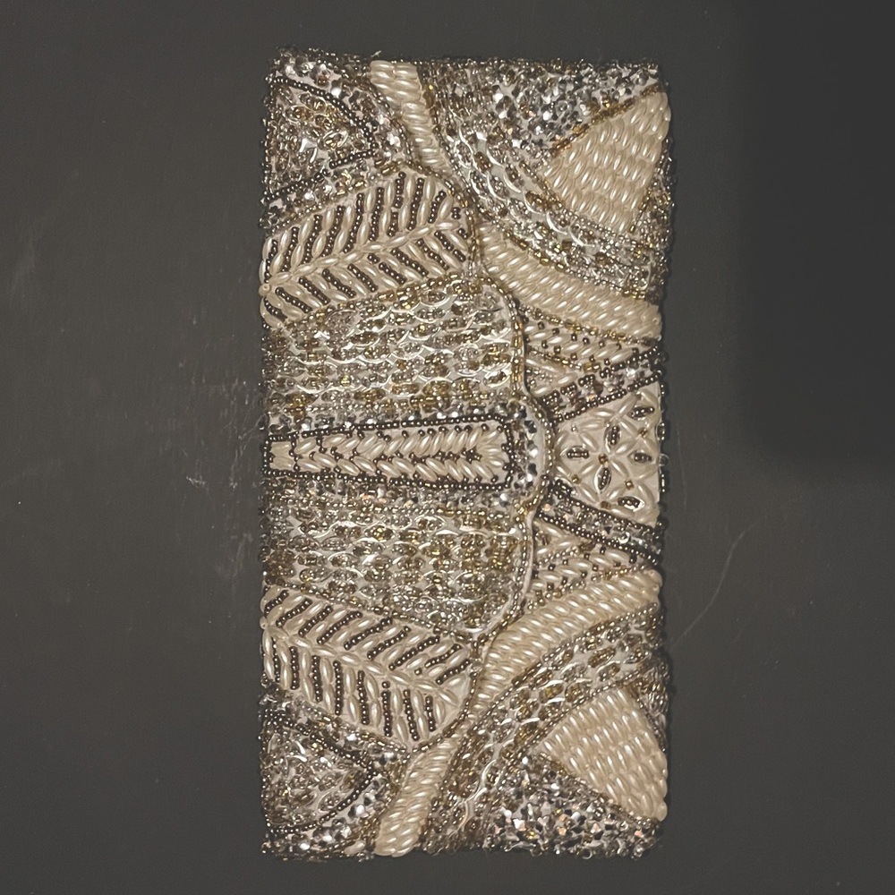 FINAL REDUCTION‼️ DONATING SOON‼️ Sequin Clutch